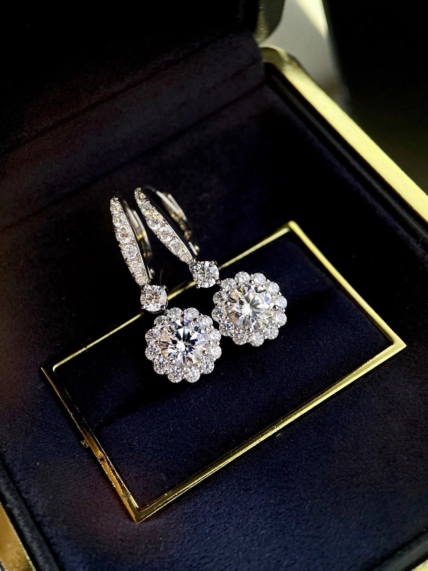 Gr*aff New Round Diamond Earrings